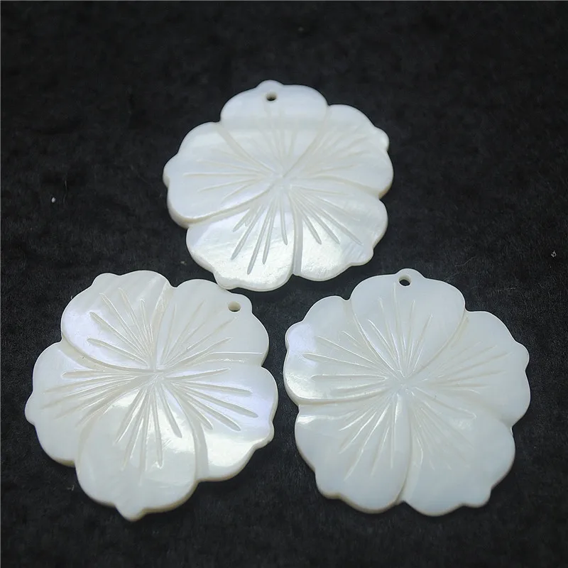 

4PCS New White Shell Pendants 40MM Flower Surface Hot Colors DIY Jewelry Accessories For Women Fashion NECKLACE Findings