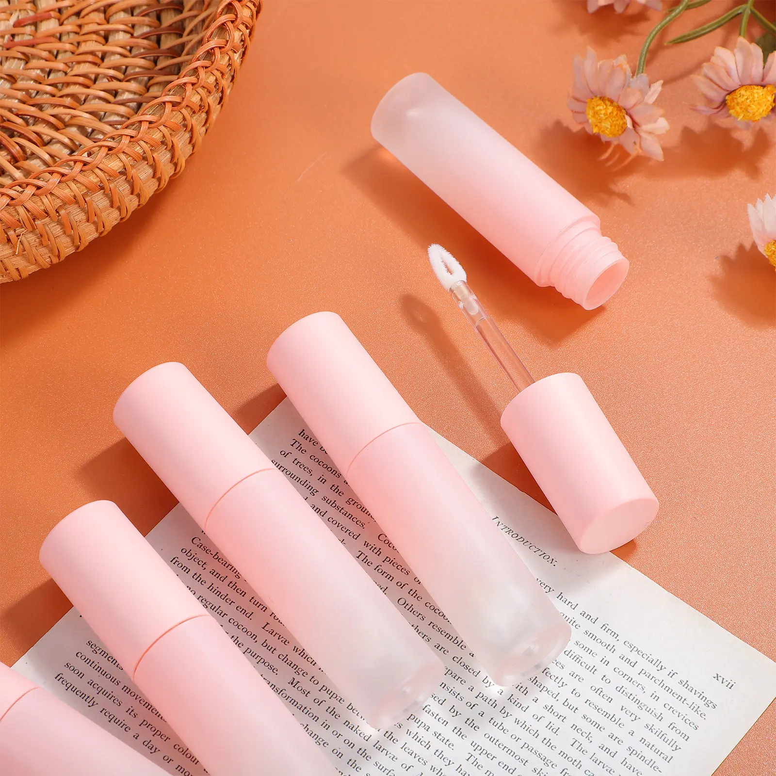 8Pcs 빈 립글로스 튜브 3Ml 그라디언트 디자인 휴대용 컴팩트 리필 가능 DIY 립글로스 밤 솔리드 향수 귀여운 립글로스