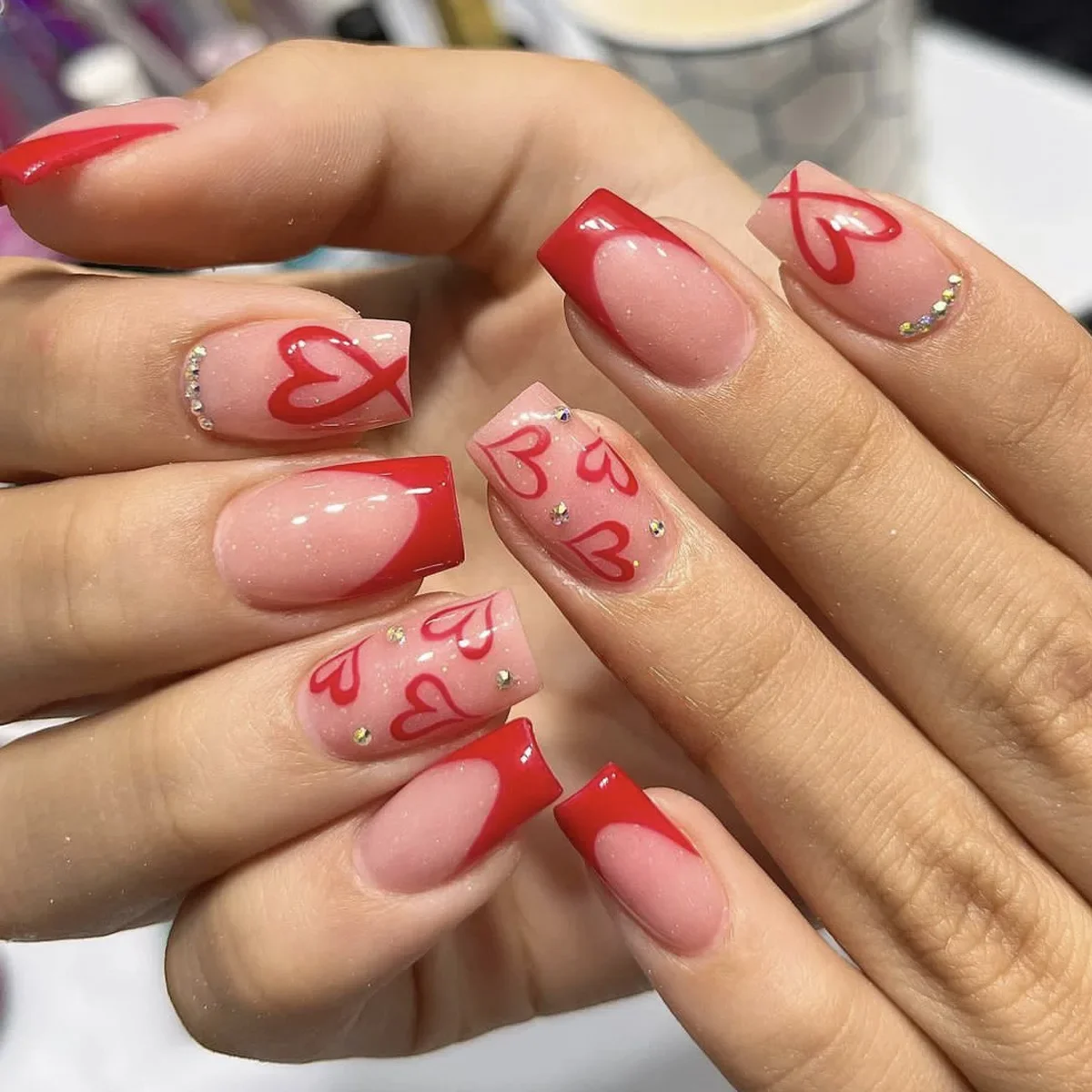 24Pcs Valentine's Day Fake Nails Press Ons Red Heart Inlaid Diamond False Nails Acrylic Short Square Nail Simple Full Cover Nail