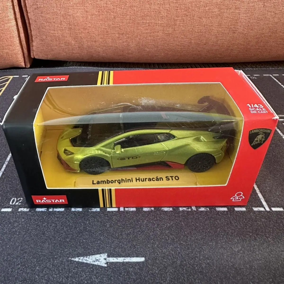 

Instant delivery in stock /1:43 die-cast alloy Lamborghini green style/Gift collection decorative item