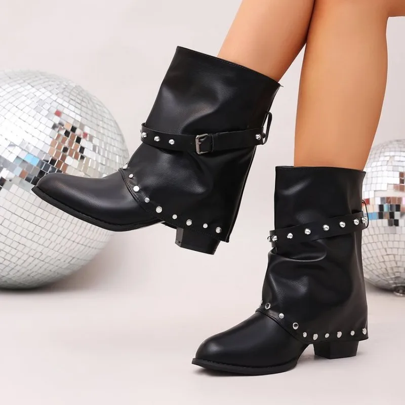 Winter Fashion Boots Designed Specifically for Women in 2026, Featuring Simple Metal Decorations and Low Heeled Bare Boots
