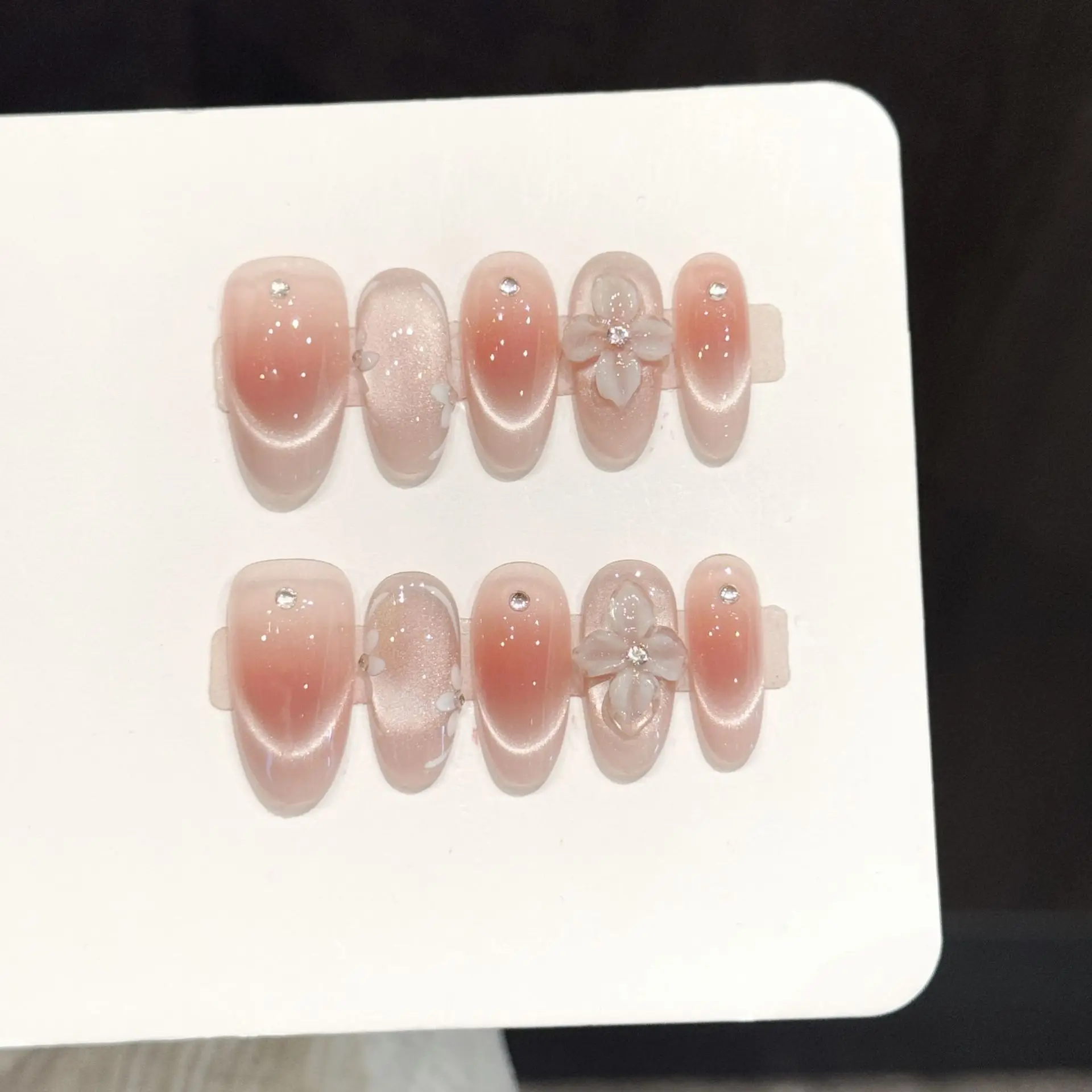 

10 шт. Накладные ногти ручной работы, прозрачные, в стиле френч, с эффектом кошачьего глаза, 3D-рельеф, цветочный декор, милые искусственные ногти