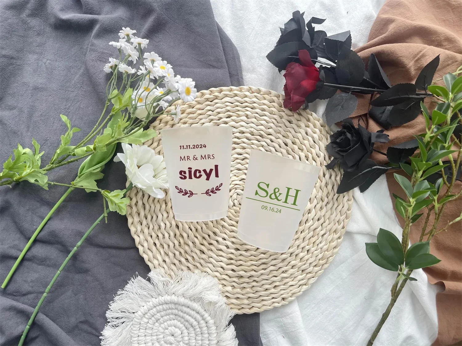 

Персонализированные матовые свадебные чашки: небьющиеся сувениры для приема