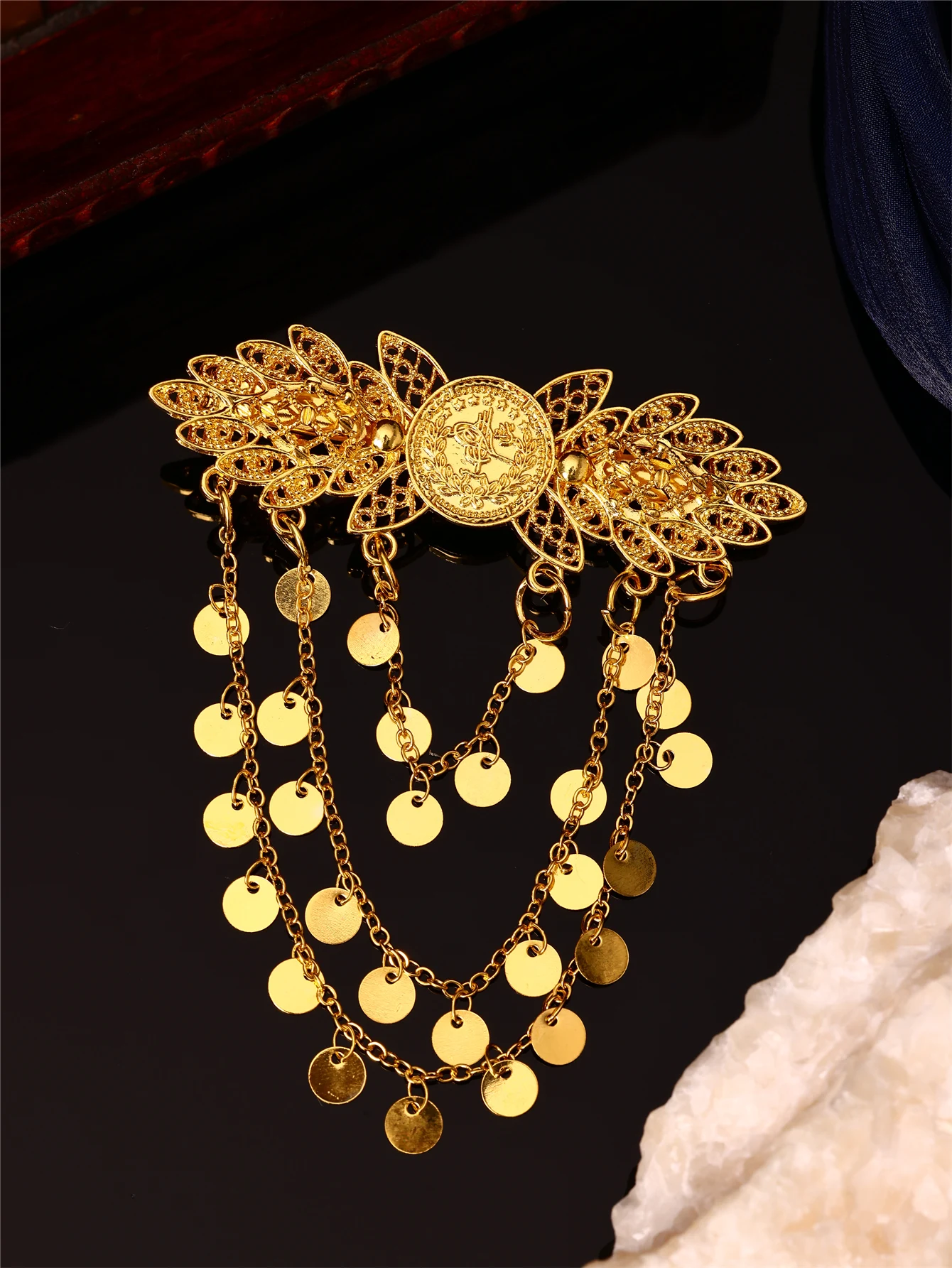 1 Piece of Arabic-Style Women's Hairpin with Carved Plant Motifs and Metal Tassels, Elegant Jewelry Hair Accessory for Women for Weddings, Banquets, and Festivals