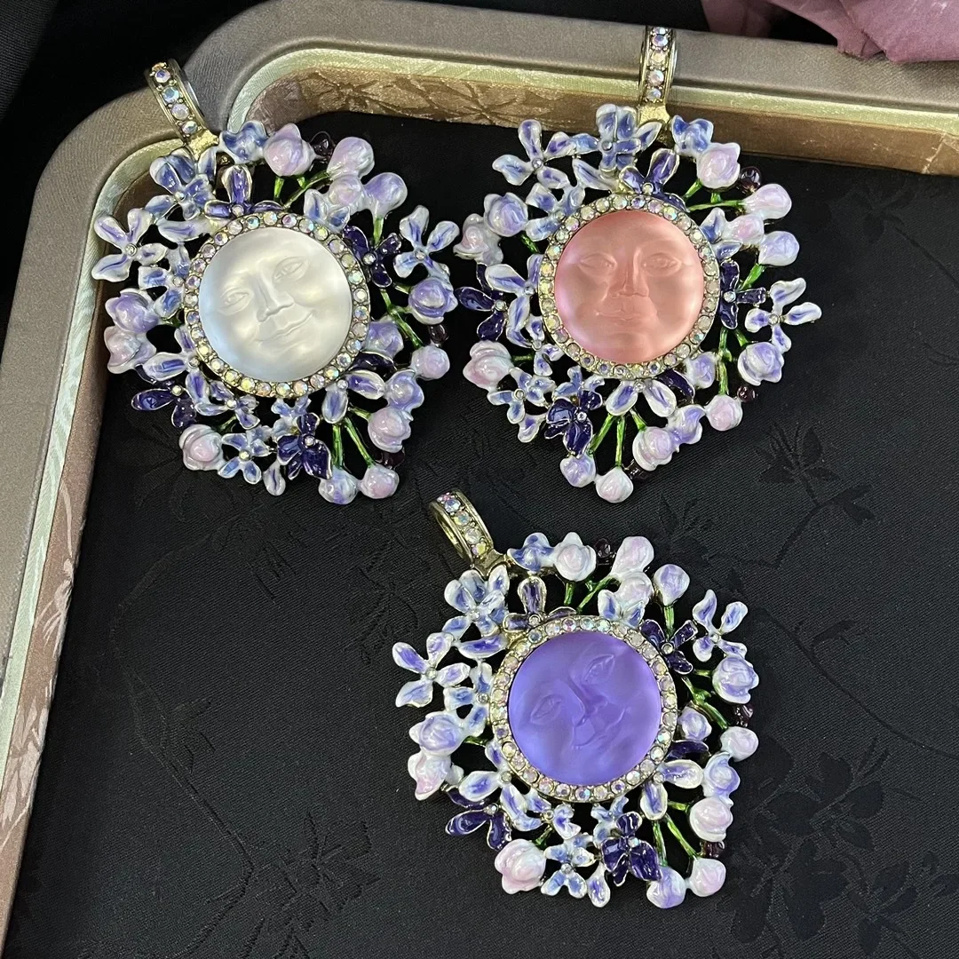 KF European and American  Trends 2024 Spring and Summer New Fresh and Sweet Enamel Frosted  Face Purple Flower Magnetic Pendant