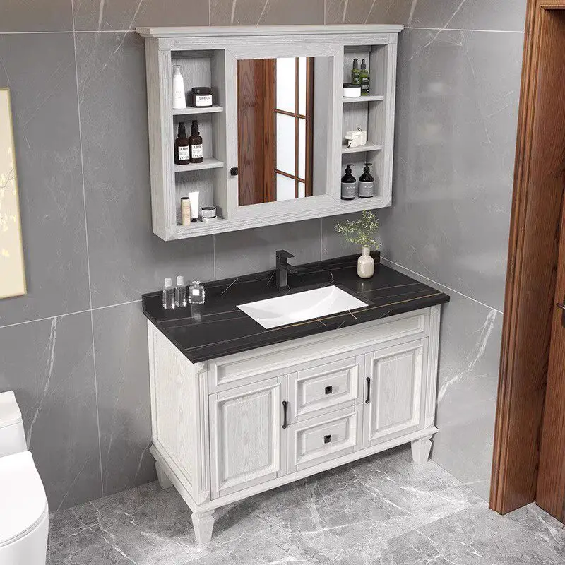 

Комбинация тумбы под умывальник и шкафа для ванной от пола до потолка, тумба для ванной из массива дерева, столешница из красного дуба и мраморного сланца.