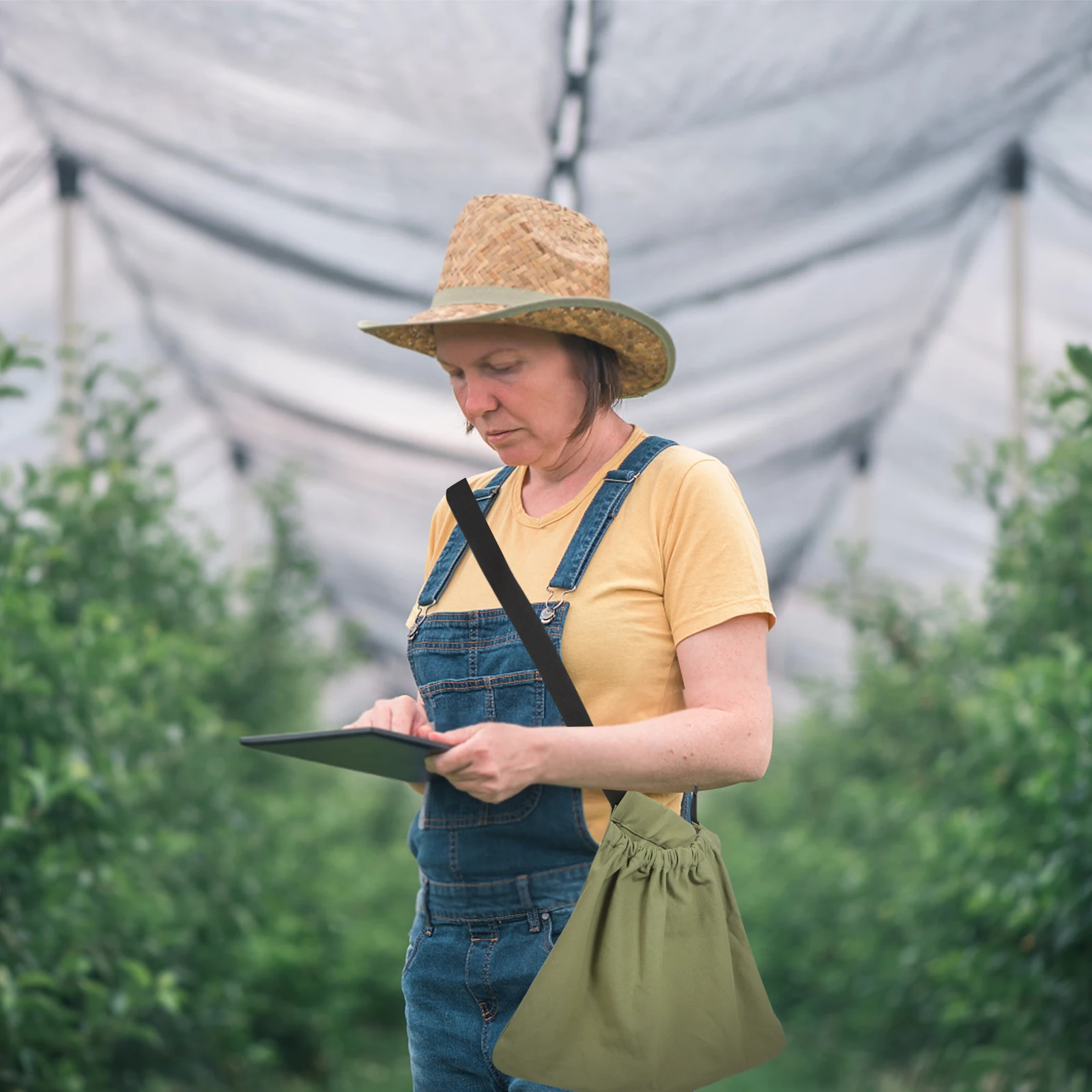 

Harvest Apron with Large Pocket for Fruit Vegetable Mushroom Picking Adjustable Waist Garden Harvesting Bag for Gardening