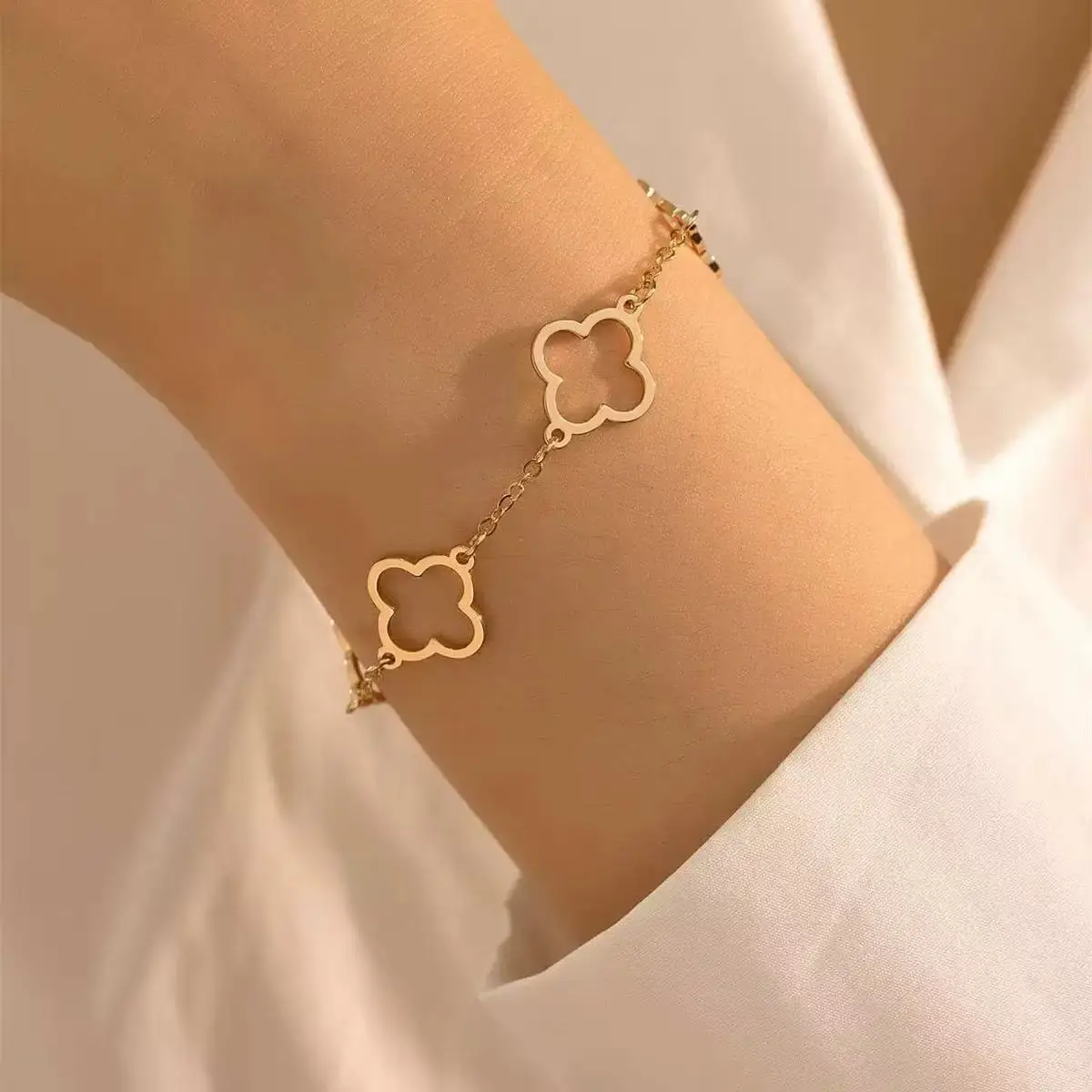 1PCS Fashionable, Simple, Lucky, Luxurious And Fashionable Floral Bracelet, Suitable For Daily Decoration, Friend Gifts, Mother