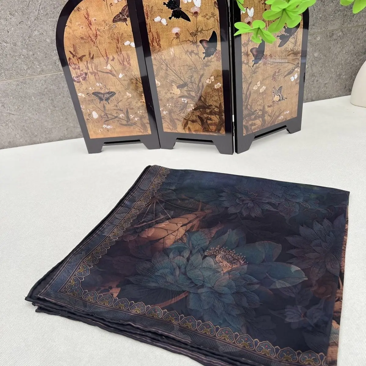 

High Quality Real Silk Women's Chinese Retro Heavy Old Materials Fragrant Cloud Yarn 65*65 Scarf Small Square Towel