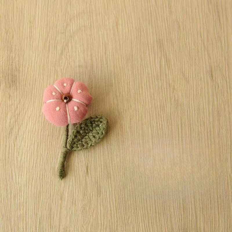 Knitted Pumpkin Brooch Vintage 3D Cute Fresh Floral Small Pin Versatile Daily Accessory for Women Handmade Premium Lightweight