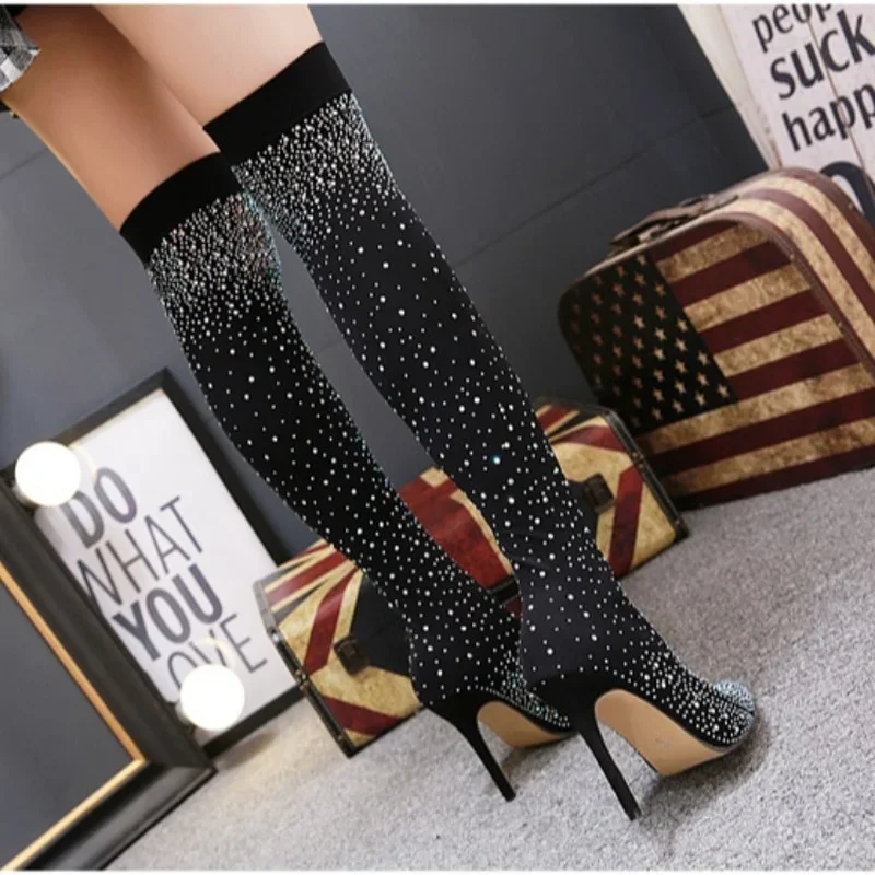 Stivali al ginocchio estivi scarpe da donna di lusso con strass a punta tacchi alti Sexy Plus Size 43 calzino alto alla coscia Botas De Mujer