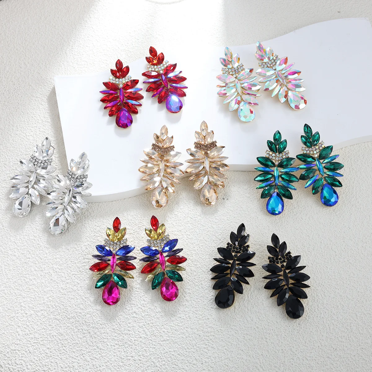 Niche new in high-end women\'s earrings super sparkling drop shaped earrings for women alloy rhinestone flower gorls jewellery