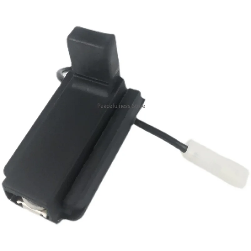 Suitable for Foton Aolingjie Express CTSX OumaKe s135 car door light sensing switch Ruiwo e3 door touch switch