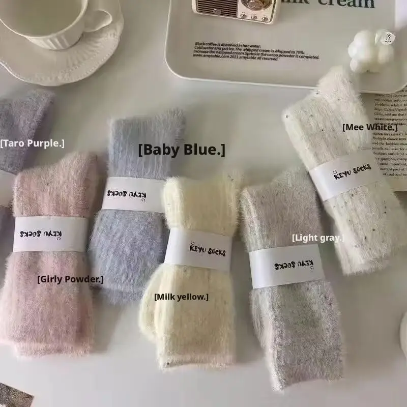 Outono inverno cor sólida pelúcia meados tubo meias quentes e grossos preto branco macio confortável casual senhoras meias