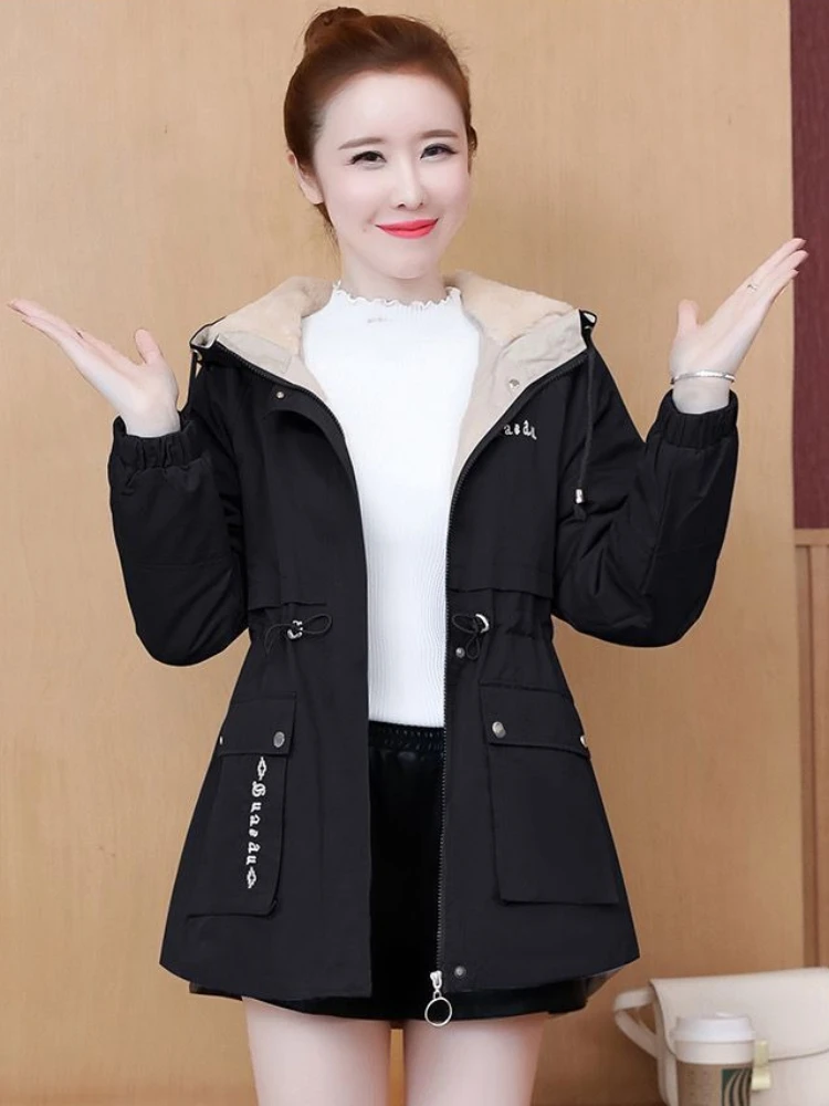 

Миниатюрная женская зимняя парка, новинка 2025 года, стильная короткая куртка на флисовой подкладке, утепленная утепленная верхняя одежда для холодной погоды