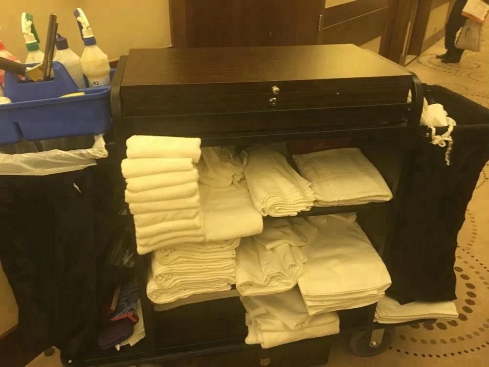 2025 Carrello per le pulizie dell'hotel a prezzo economico di nuovo design / Carrello per la cameriera della stanza