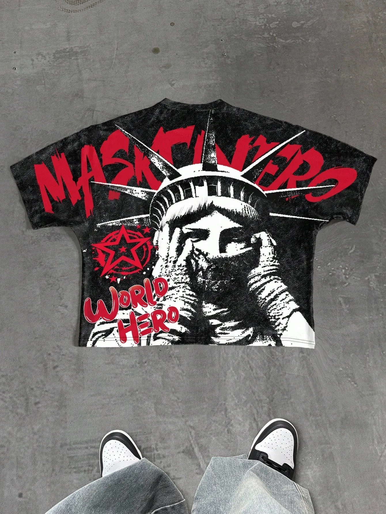The new men's T-shirt for the summer of 2025 features a casual fashionable comfortable and breathable 3D star pattern print