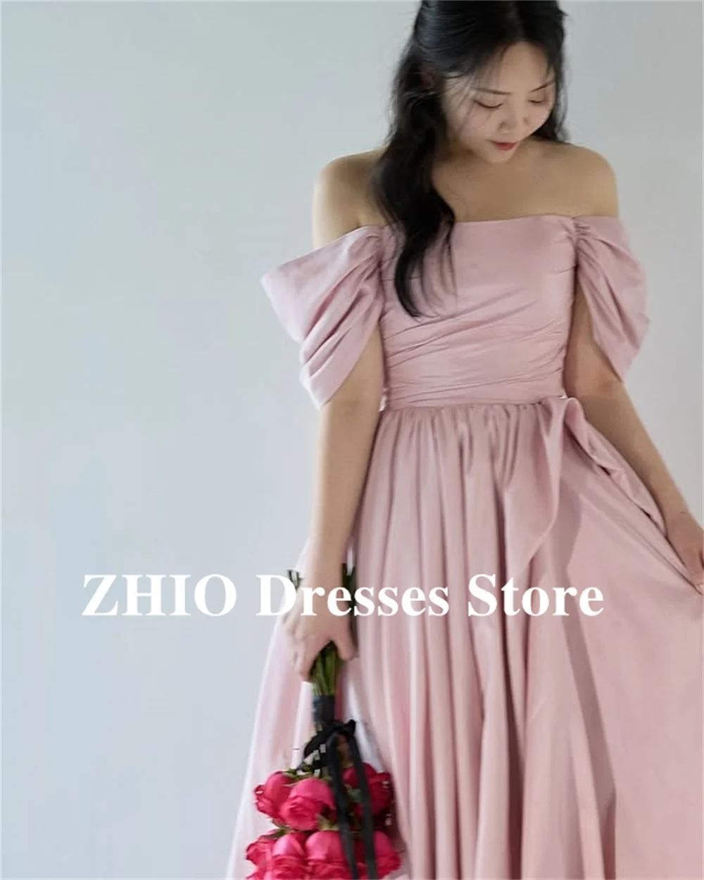 ZHIO โมเดิร์นสีชมพูปิดไหล่เกาหลีชุดถ่ายภาพความยาวชั้น Pleat Taffeta ชุดเจ้าสาวที่กําหนดเองรัดตัวกลับ 