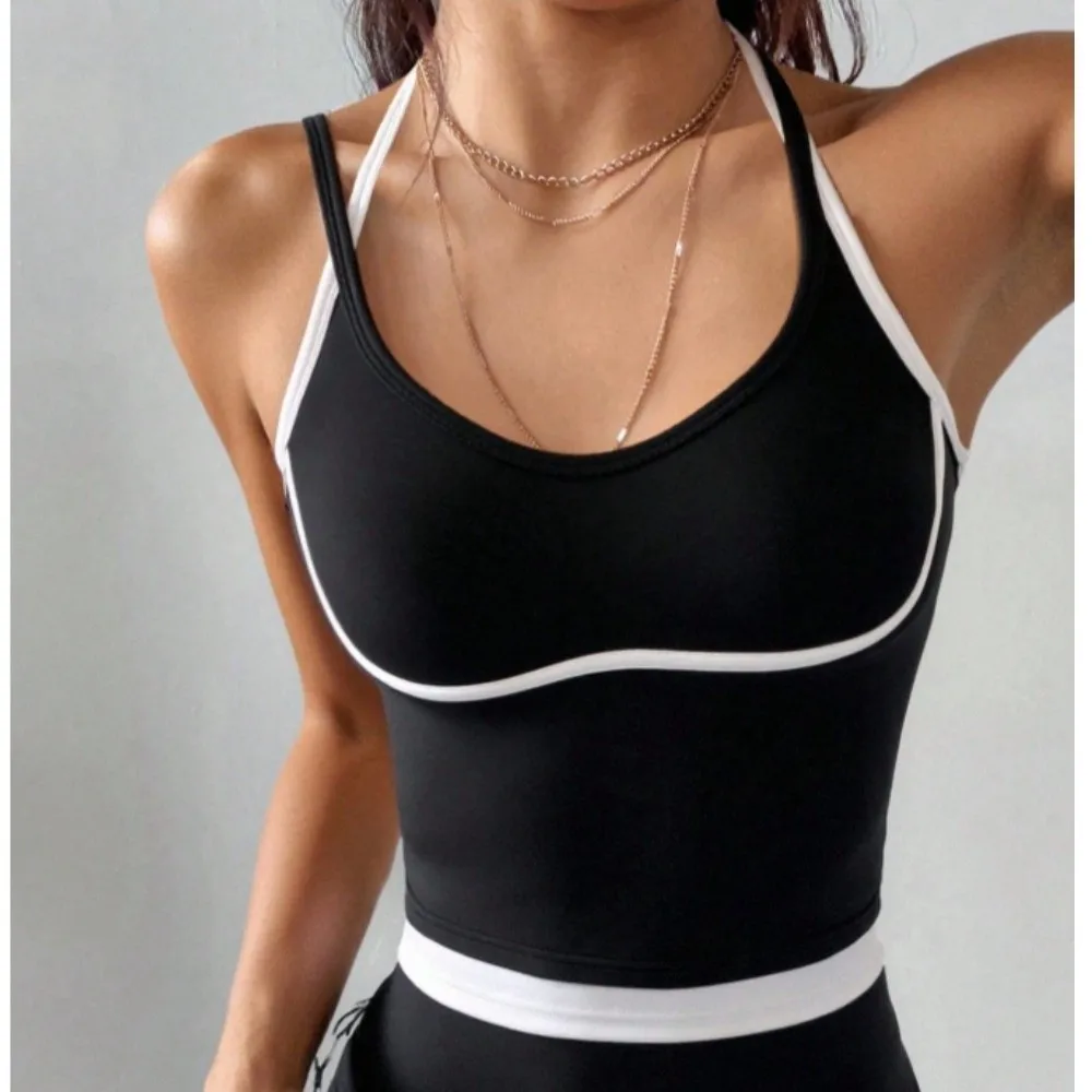 

Fashion Fitted Sports Tank Top Contrast Trim Beautiful Back Yoga Bra Tank Color Block Sports Vest Women