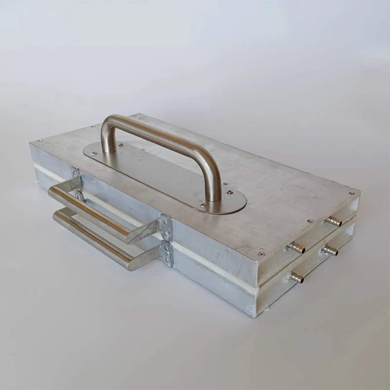 يمكن لآلة الأساس الجديدة على شكل قرص العسل المضغوطة يدويًا اضغط على الأسس بشكل مستمر. حوض حرارة مبرد بالماء من سبائك الألومنيوم