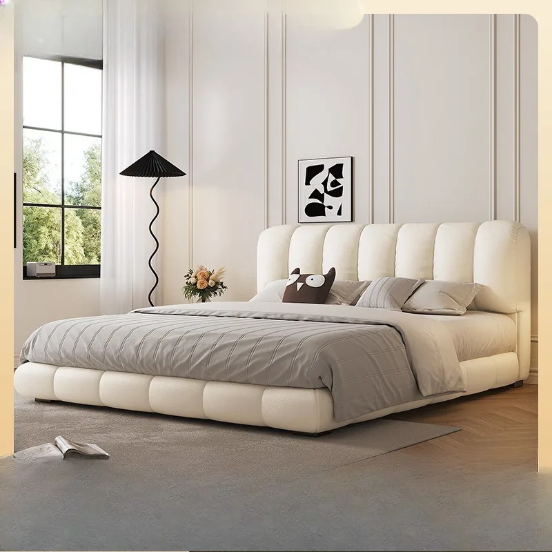 Light luxury modern piano keys, French cream style master bedroom bed