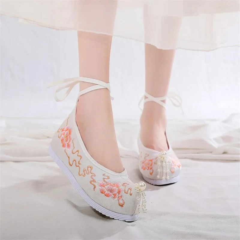 Antique Hanfu Shoes Embroidered Women's Inner Height-increasing Warped Head Ancient Clothing Shoes Embroidery