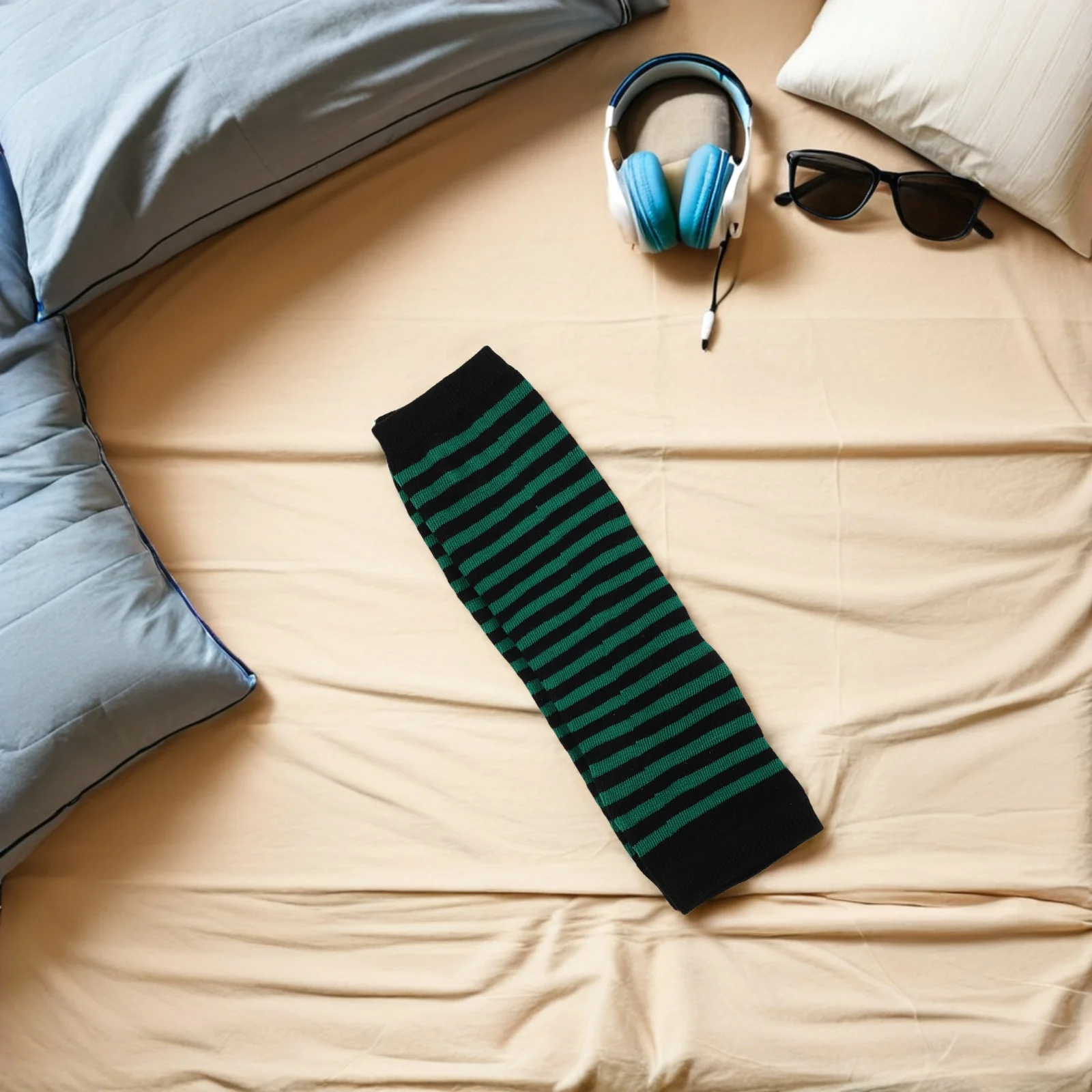 

Fashion Striped Fingerless Gloves Durable Winter Gear for Men Women Suitable for Various Sports and Activities