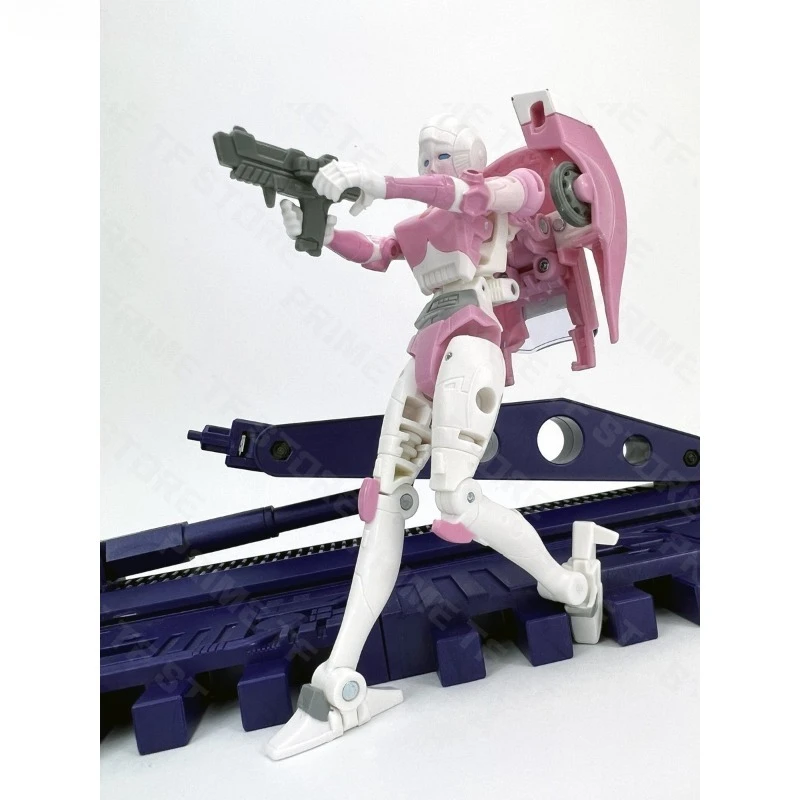 Original Hasbro Studio Series SS-86 Big Movie 16 Arcee Class D Transformation Toy King Kong Series  Anime Figure Toy Model