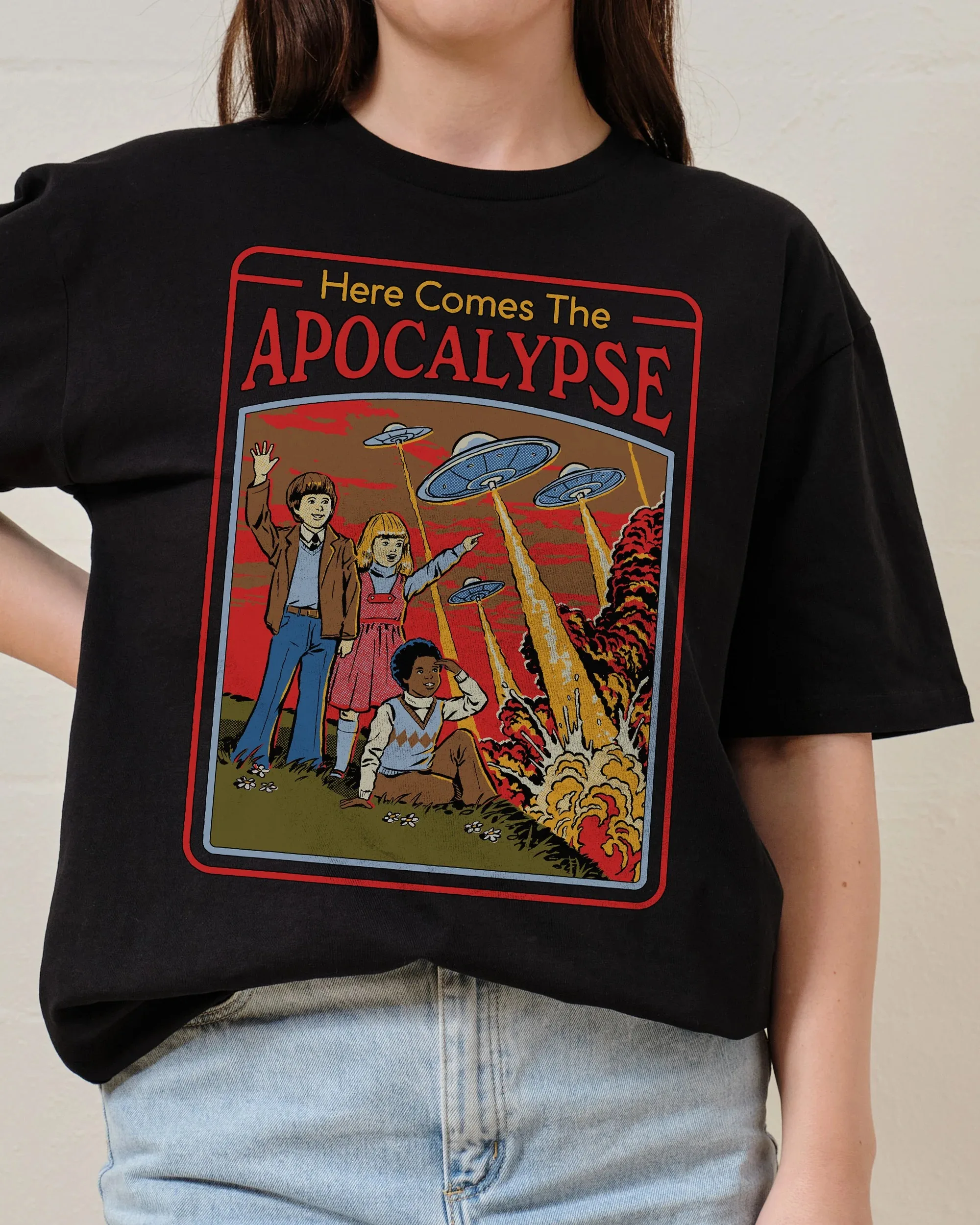 Retro Sci - Fi Here Comes The Apocalypse Cotton Tee Graphic للملابس العصرية والحواف - تي شيرت الهالوين المحبب لعيد جميع القديسين #1