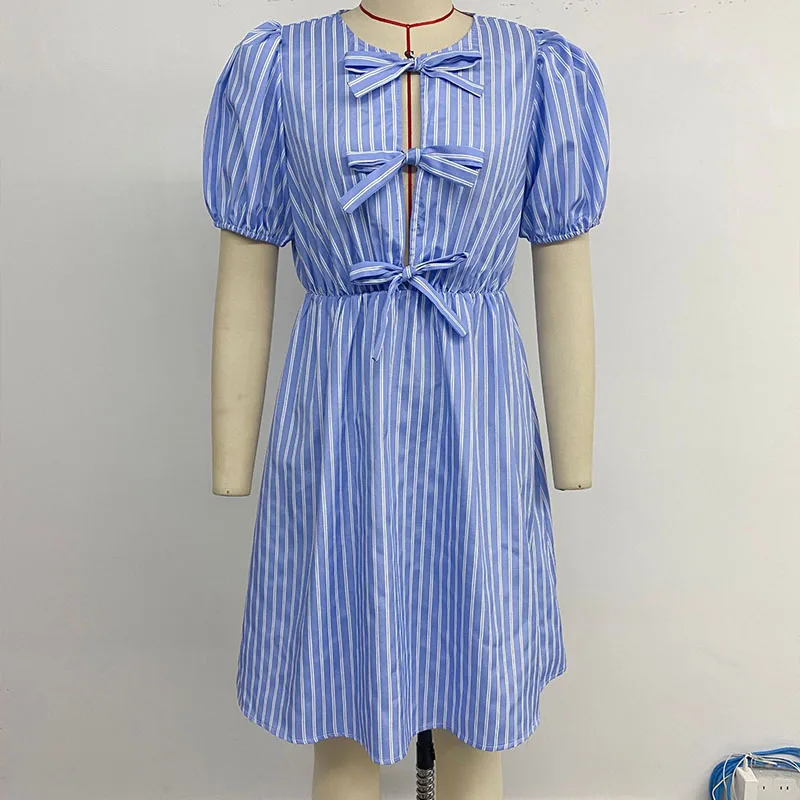 Retro พิมพ์ผู้หญิงชุดมินิฤดูร้อน Boho แขนสั้นสีฟ้าสีขาวลาย Sundress ลําลอง O คอหน้าอกกับโบว์ชุดกระโปรง