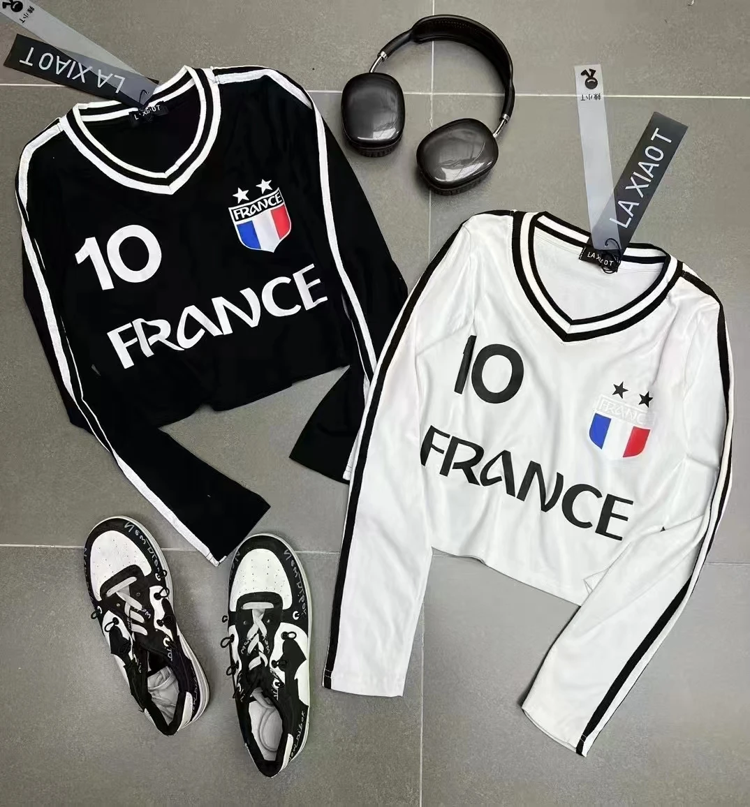 DEEPTOWN Y2k Graphic T-Shirt Women 2024 Autumn American Streetwear Long Sleeve V-neck Letter Print Vintage Sport Top Kpop Jersey