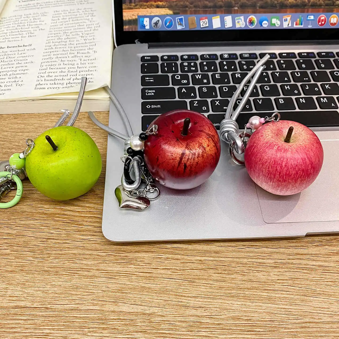 Simulation Red/Green Apple Toy Keychain Cartoon Cute Backpack Decoration Pendant Creative Christmas Gift Apple Statue Keychain