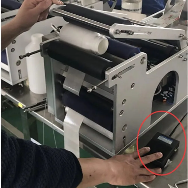 Mesin Pelabel Botol Bulat Kaca dan Plastik Manual MT-50 Hemat Ruang