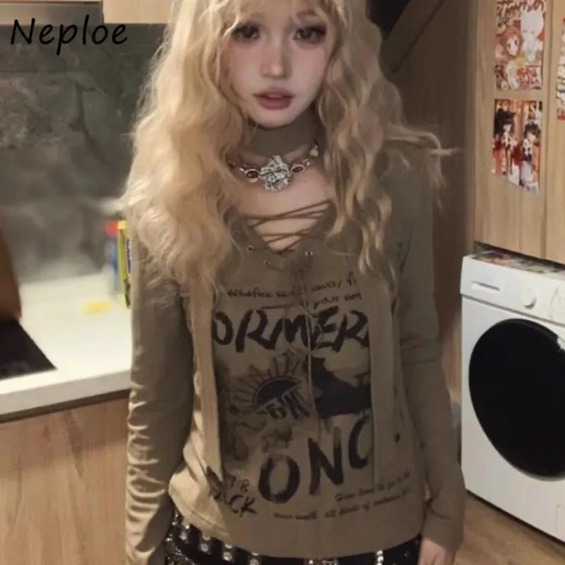 Nploe אמריקאי-ילדת וינטג אותיות דפוס TT פמי 2025 סתו שרוול ארוך רזה מתאים v-הצוואר חולצת וי-פאנק