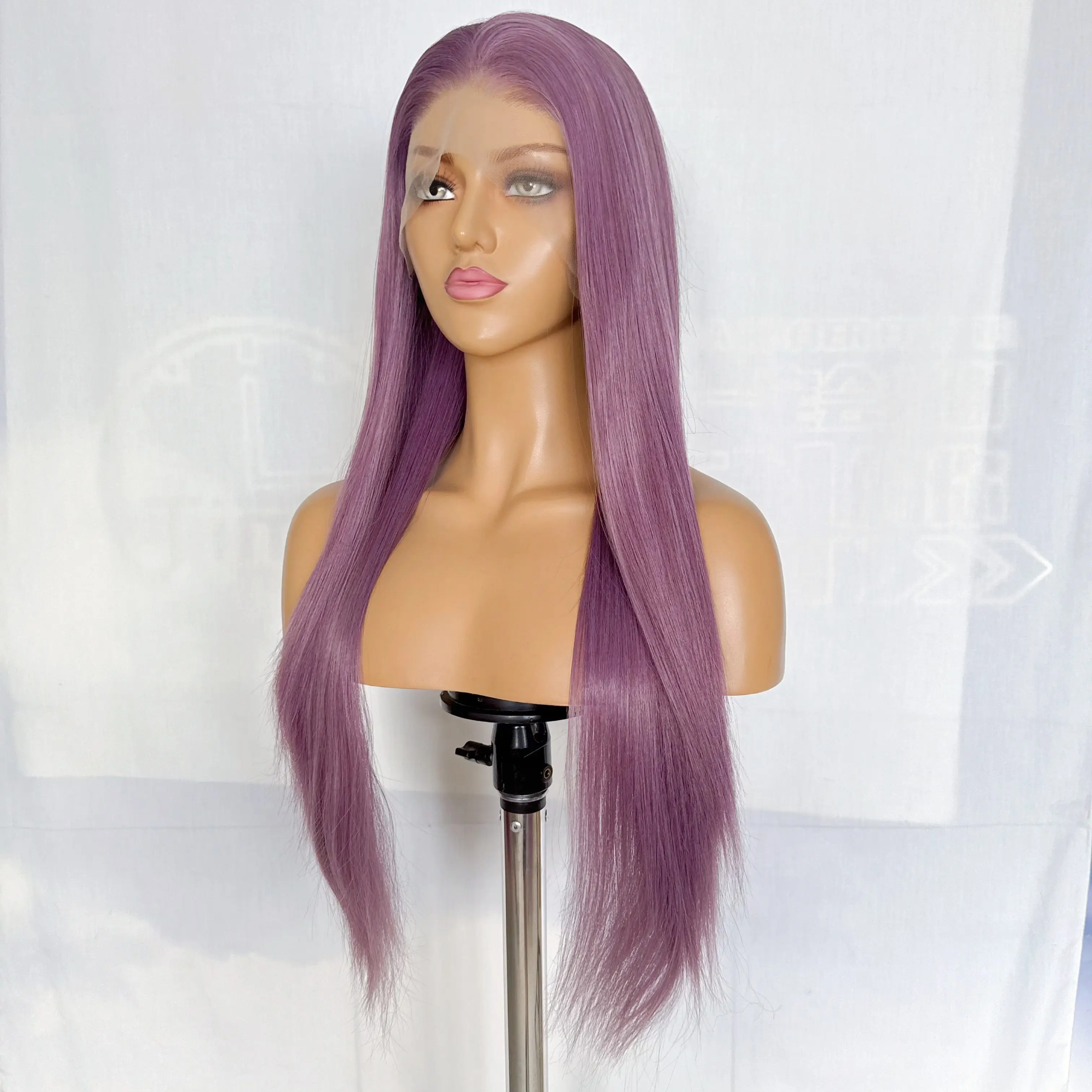 วิกผมลูกไม้สีม่วงอ่อนสำหรับผู้หญิง ยาว 26 นิ้ว ผมตรง วิกผมลูกไม้ด้านหน้า HD 13*4 วิกผมสังเคราะห์คุณภาพสูงสำหรับคอสเพลย์