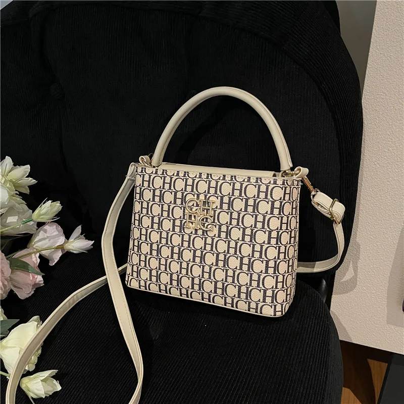  حقيبة دلو نسائية عصرية 2025 - حقيبة كتف كروس بتصميم أبجدي، واسعة متعددة الجيوب، أنيقة ومتعددة الاستخدامات للزي #4