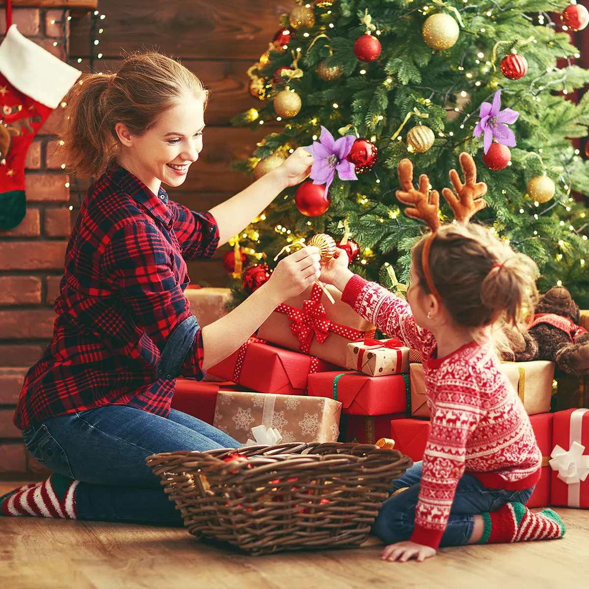 

Набор из 24 тканевых цветов в рождественском стиле, трехслойные искусственные цветы для украшения рождественской елки, праздничной вечеринки, новогодний декор