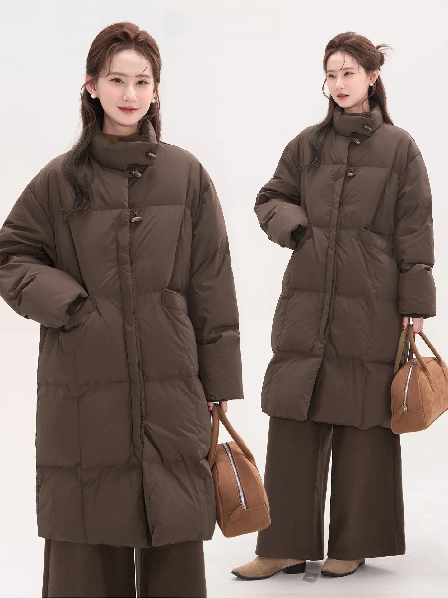 

Зимнее утепленное женское пуховое пальто средней длины с воротником-стойкой, на деревянных пуговицах, однотонное, повседневное, с наполнителем из пуха