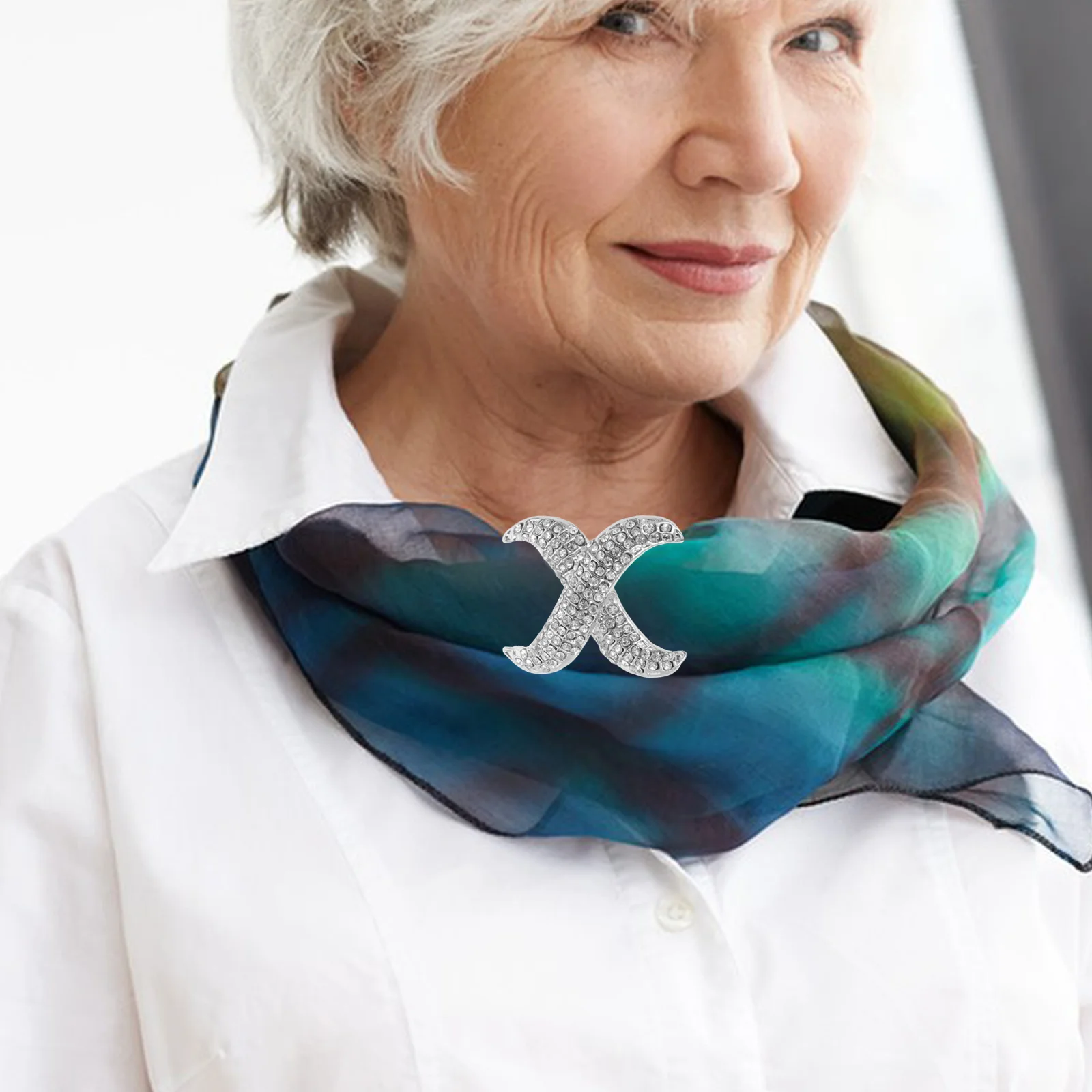 คลิปหนีบผ้าพันคอ 2 ชิ้น รูปหัวใจ แบบเกลียว สำหรับเสื้อยืด เสื้อสเวตเตอร์ เสื้อผ้า ใช้รัดเอว สวยงาม ทันสมัย