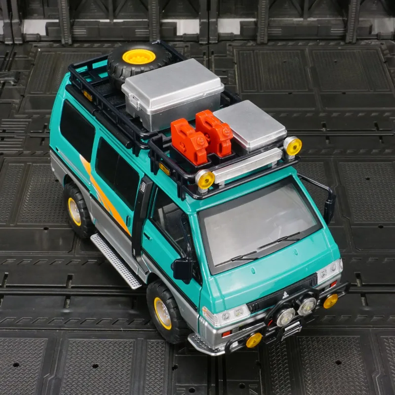 1:24 三菱デリカ屋外合金車モデルキャンピングバン音響光学プルバックおもちゃのドアが開くことができます