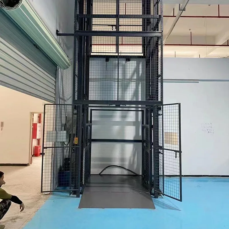 ลิฟต์บรรทุกสินค้าไฮดรอลิกอุตสาหกรรม รับน้ำหนัก 1 ตัน พร้อมระบบความปลอดภัย ดีไซน์รางนำทาง สำหรับใช้ในคลังสินค้าและโรงงาน