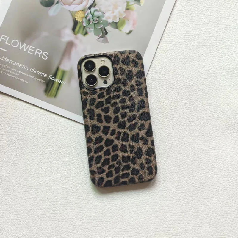 Suitable for iPhone 17 Promax Stylish Leopard Print Phone Case 16pro Cooling 15plus Half Pack 14 Pro 13 12 11 Protective Cover