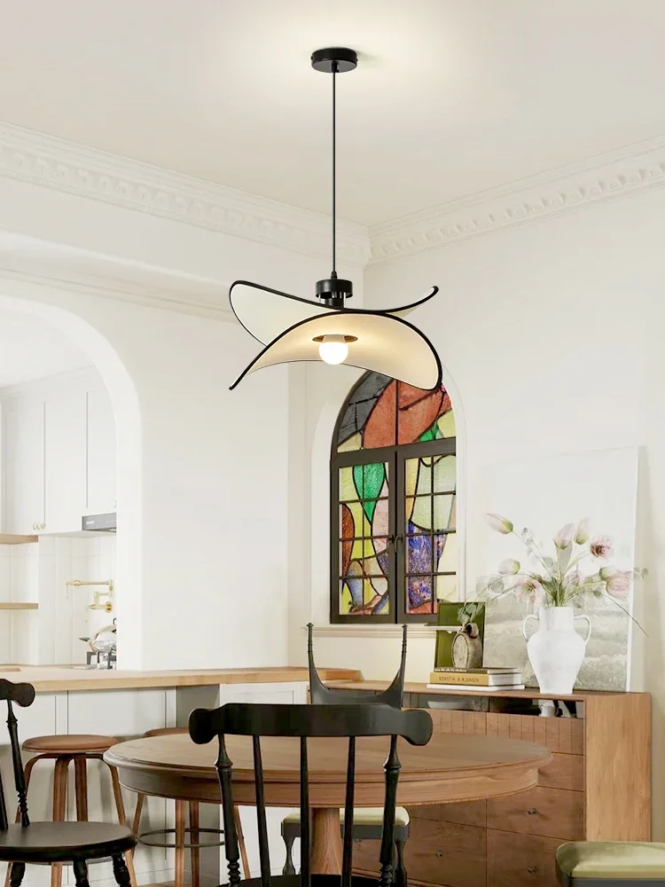 Lámpara de araña de tela con diseño de patatas fritas, estilo retro francés, creativa, con forma de sombrero de paja, para comedor, bar, iluminación medieval, estilo wabi, con acabado arena y viento, sencilla.