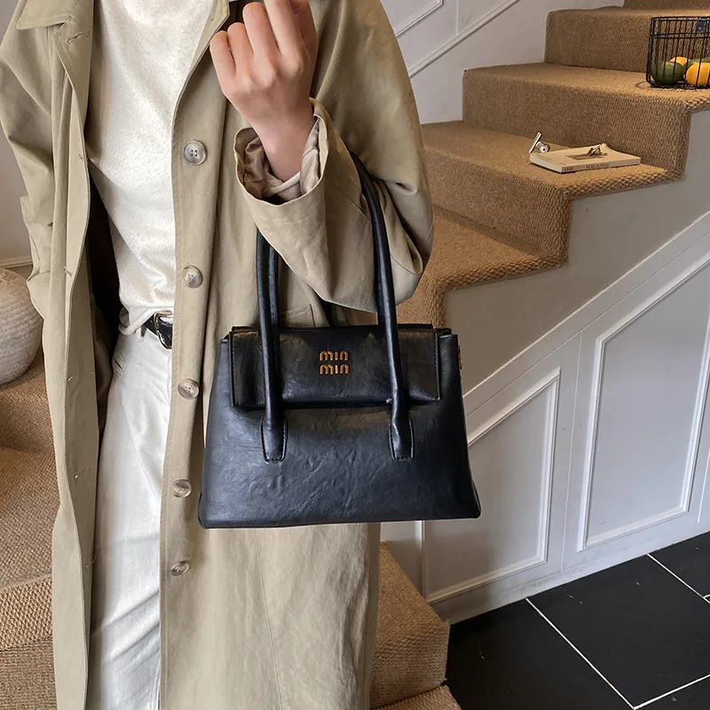 

2025 Curated Shoulder Bag, Sculptural Convertible Crossbody Purse for Women, Spacious Day to Night Carryall, Vegan Leather Tote