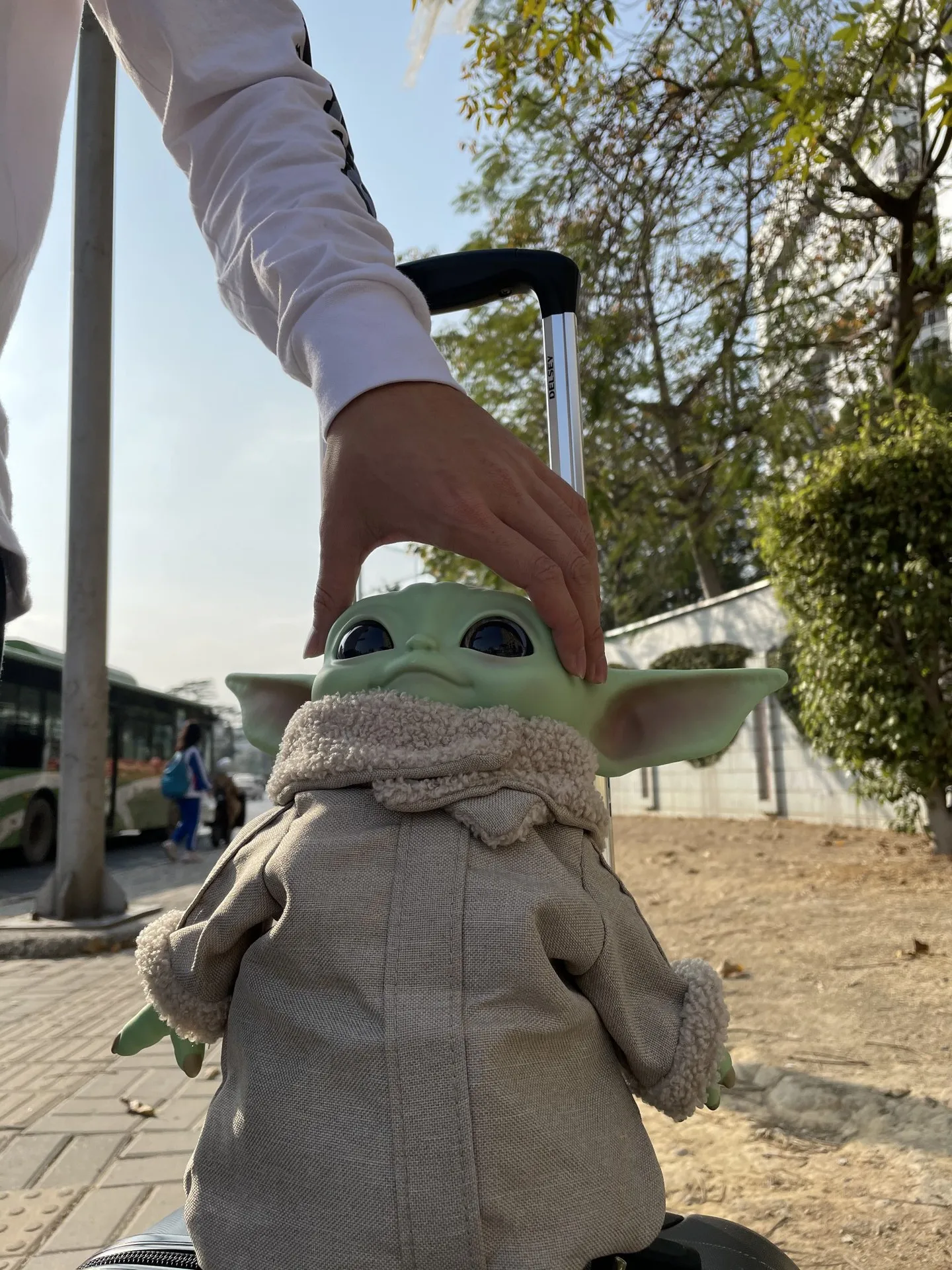 Auf Lager: 28 cm Star Wars Mandalorian Master Baby Yoda Actionfigur, niedliches Spielzeug, Dekoration für Charaktere, Sammlerstück – Detail 2