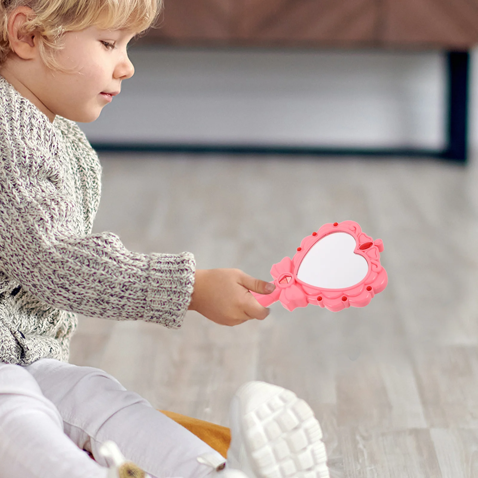 مرآة يد صغيرة مضيئة بتقنية LED للفتيات في المهرجانات، مرآة يدوية مضيئة للأطفال لأعياد الميلاد ولعب الأدوار، لعبة مرآة مضيئة للأطفال