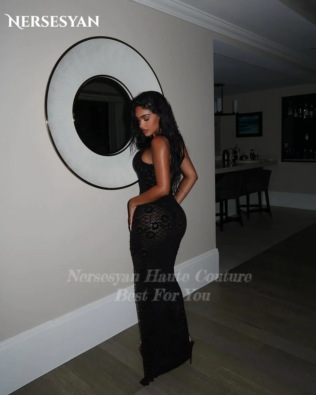 Nersesyan Abiti da ballo sexy in pizzo nero senza spalline Abito formale alto/basso con applicazioni Abiti da cocktail aderenti personalizzati