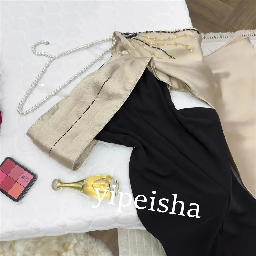 Vestido de ocasión a medida con hombros descubiertos y vaina de cumpleaños con cuentas de Jersey personalizado