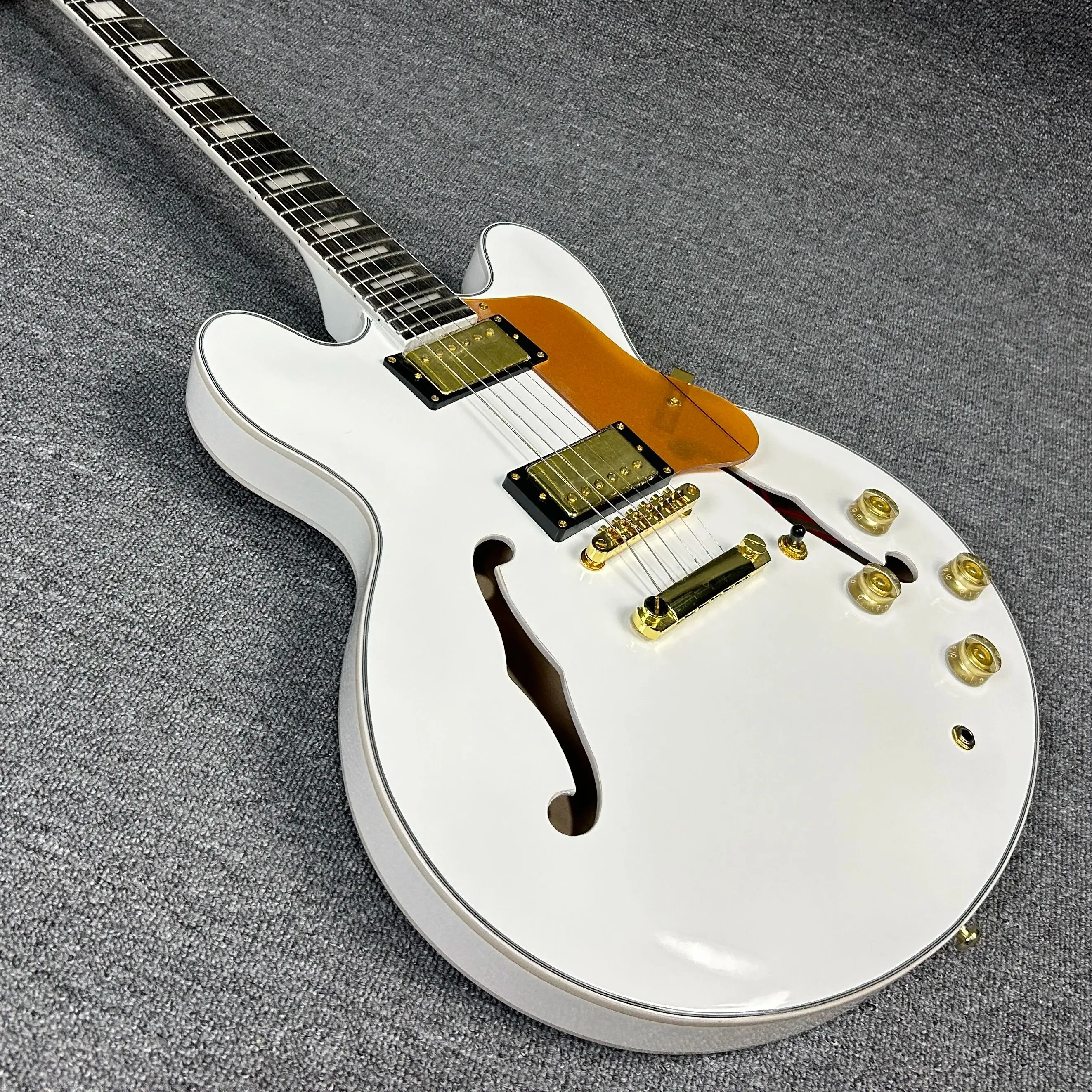 High Quality White ES 335 Electric Guitar Semi Hollow Roosewood Fingerboard Maple Body 22 Tone Position Free Transportatio