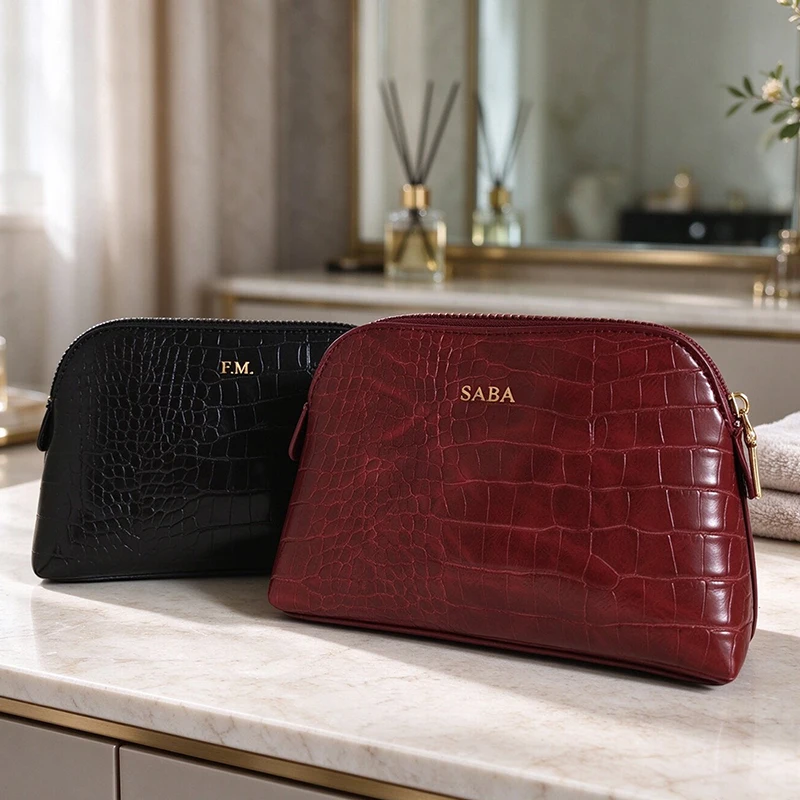 PU Leather Crocodile Pattern Cosmetic Bag Luxury Travel Portable Make Up Bag Custom Initials Woman Man Shell Bag Toiletry Bag